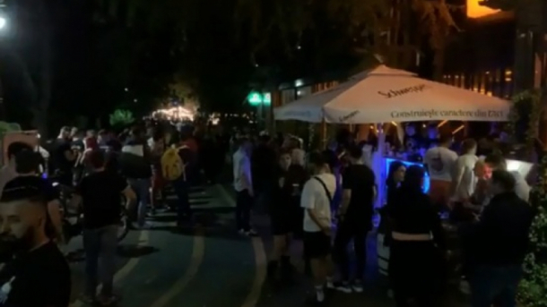 sute de persoane s-au înghesuit în herăstrău unde au petrecut ieșirea din starea de urgență