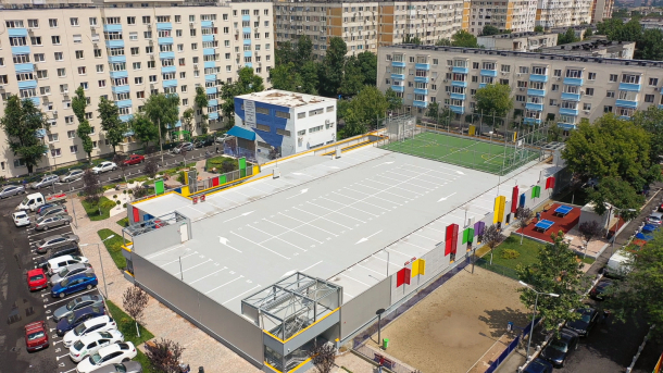 Sectorul 4: singura parcare publică supraetajată, cu teren de sport pe acoperiș
