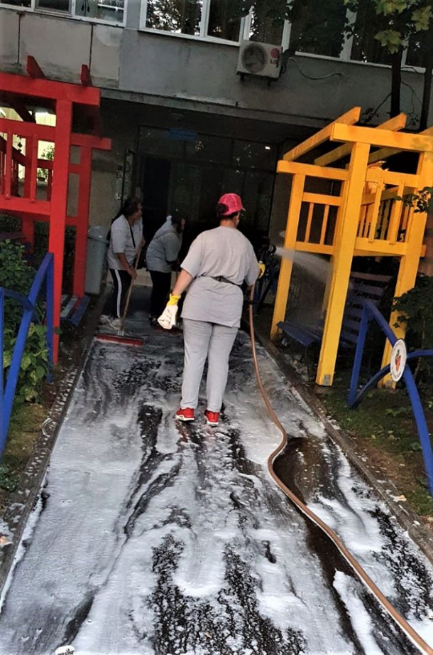 Igienizare a spațiilor publice din Sectorul 4