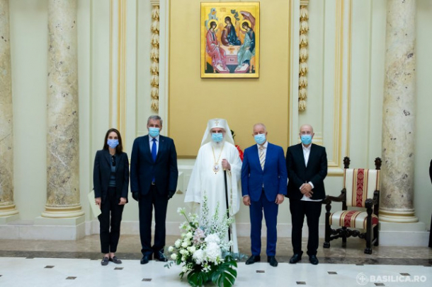 Ministrul de Interne, Marcel Vela, a mers personal să-l felicite pe Patriarhul Daniel de ziua sa de naștere