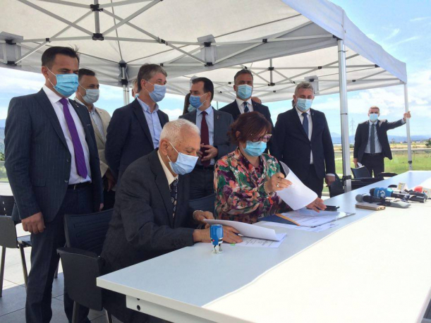Ludovic Orban, prezent la semnarea contractului de incepere a studiului de fezabilitate pentru drumul Valea Doftanei - Bradet