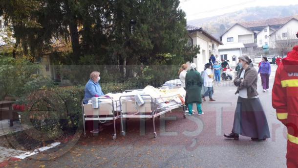 pitalul din Ştefăneşti, evacuat după ce paznicul a dat cu spray lacrimogen după o pisică