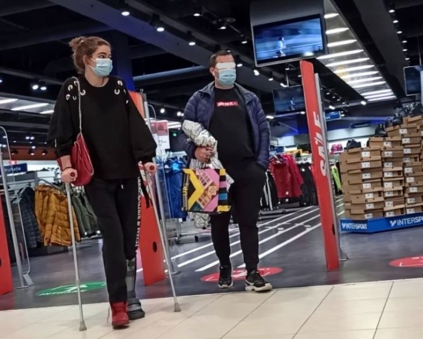 Ioana Boureanu, in carje, intr-un mall