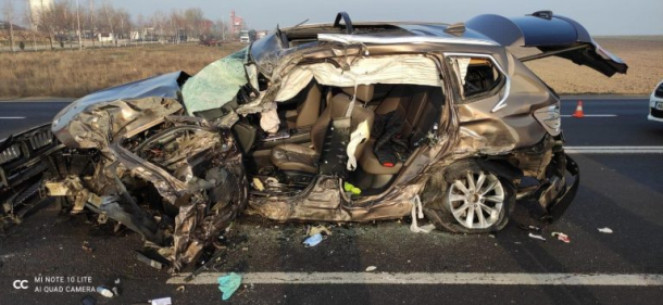 autoturism distrus in accident pe dn5