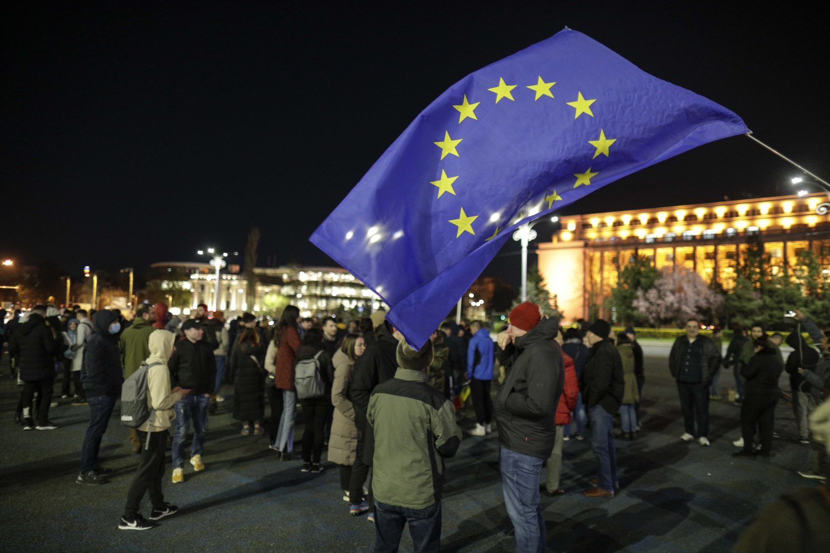 Criza politică se mută în Piața Victorie. Miting de susținere pentru Ilie Bolojan