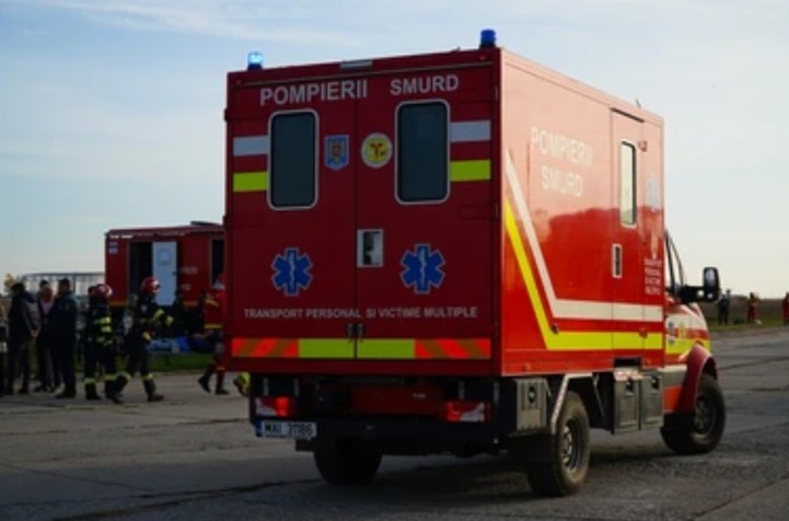 Explozie urmată de incendiu într-o gospodărie din județul Argeș. O persoană a fost transportată la spital