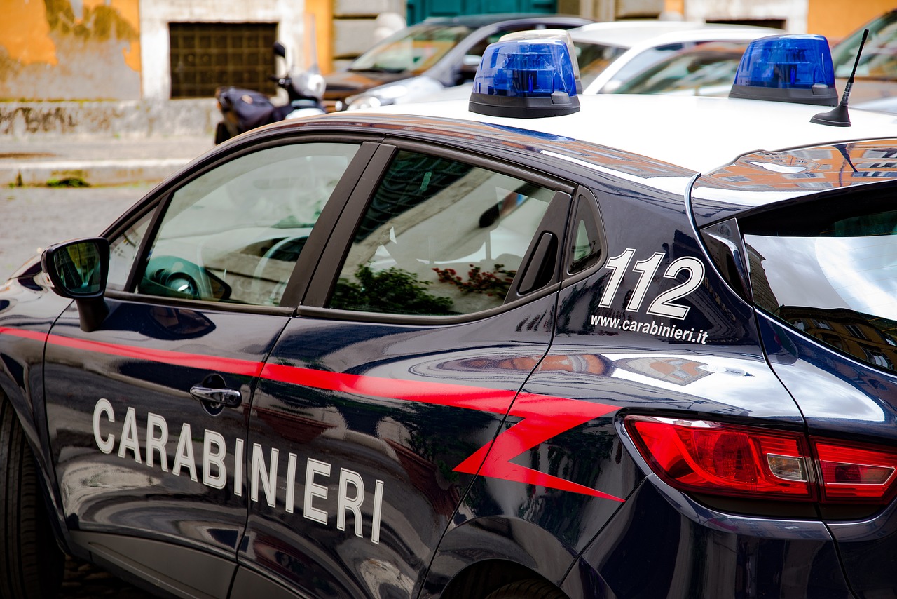 Un român a fost prins, în Italia, în timp ce fura un pui rotisat. Cum s-a scuzat acesta și care a fost reacția judecătorului