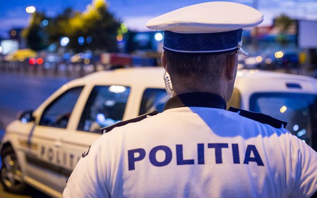 Alertă în Timișoara: Polițiștii caută un bărbat care a distrus o mașină cu un topor și l-a amenințat pe proprietar