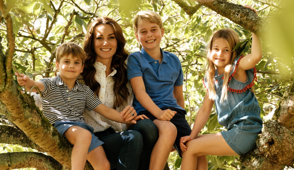 De când a aflat știrile despre Kate Middleton și Prințul William „trec prin iad”, spune designerul copiilor cuplului „cu inima frântă”
