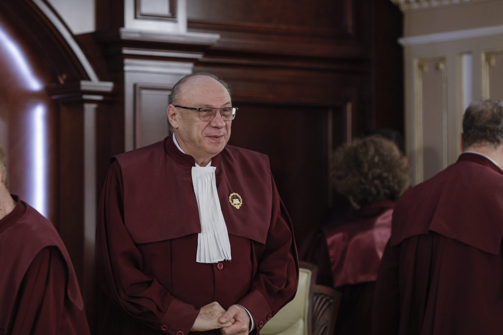Marian Enache a fost desemnat președinte interimar al CCR, cu o zi înainte de a-i expira mandatul. Va încasa trei pensii de lux și o primă de 236.000 lei