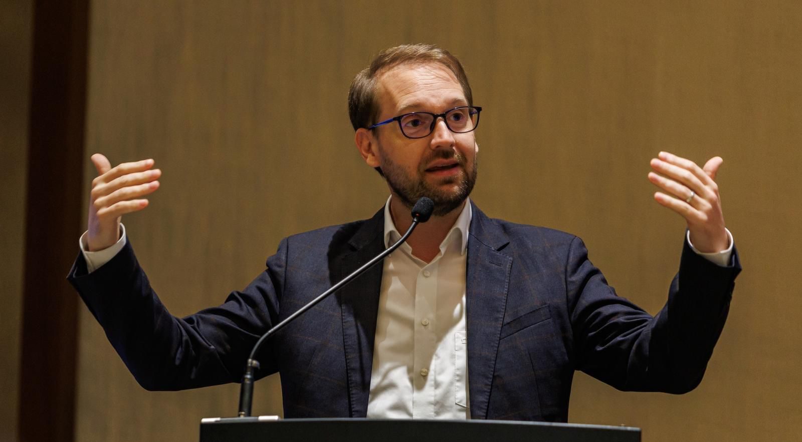 Descindere la o vilă din Timișoara. Momentul în care un clan este evacuat chiar de primarul Dominic Fritz (VIDEO)