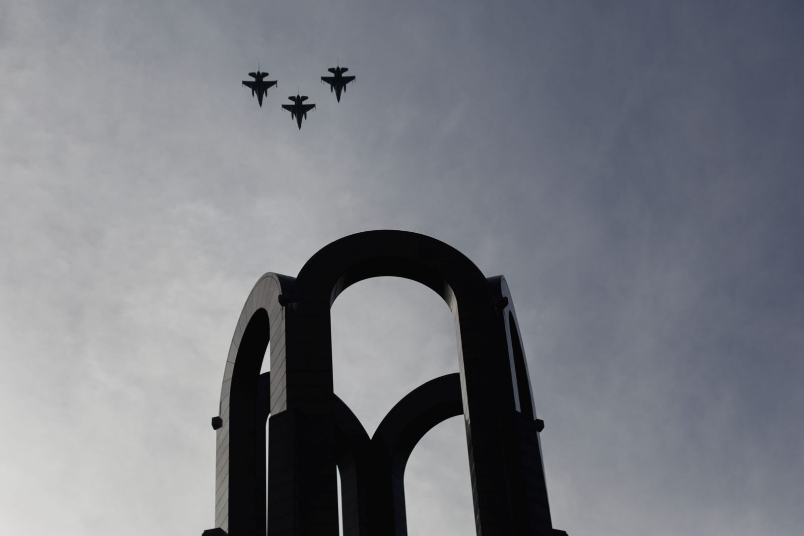 Sondaj: Cum văd românii războiul din Iran și acceptul ca avioanele de realimentare ale SUA să folosească bazele României