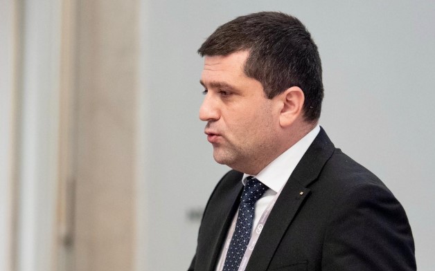 Scandal la nivelul MApN. Contract controversat de 3 miliarde de euro pentru înzestrarea Armatei. Radu Miruță vizat de acuzații grave (presa internațională)