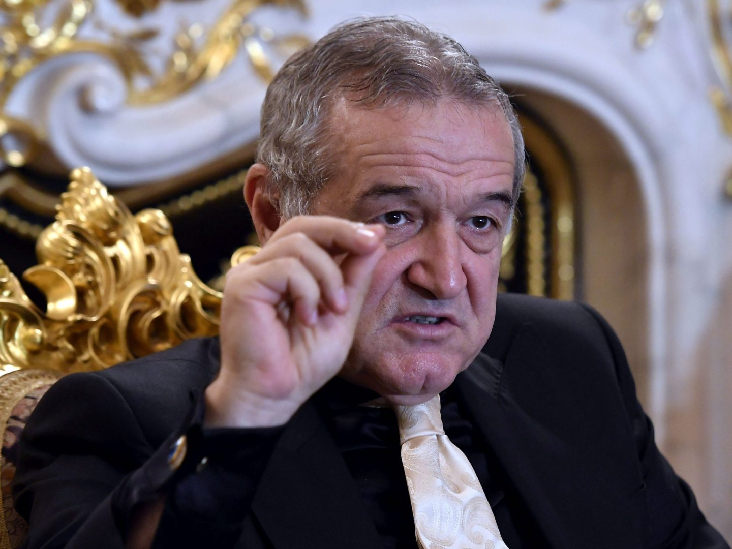 Gigi Becali l-a sfătuit pe Răzvan Lucescu ce să facă pentru sufletul tatălui său: „Acum, numai el poate să-l ajute”