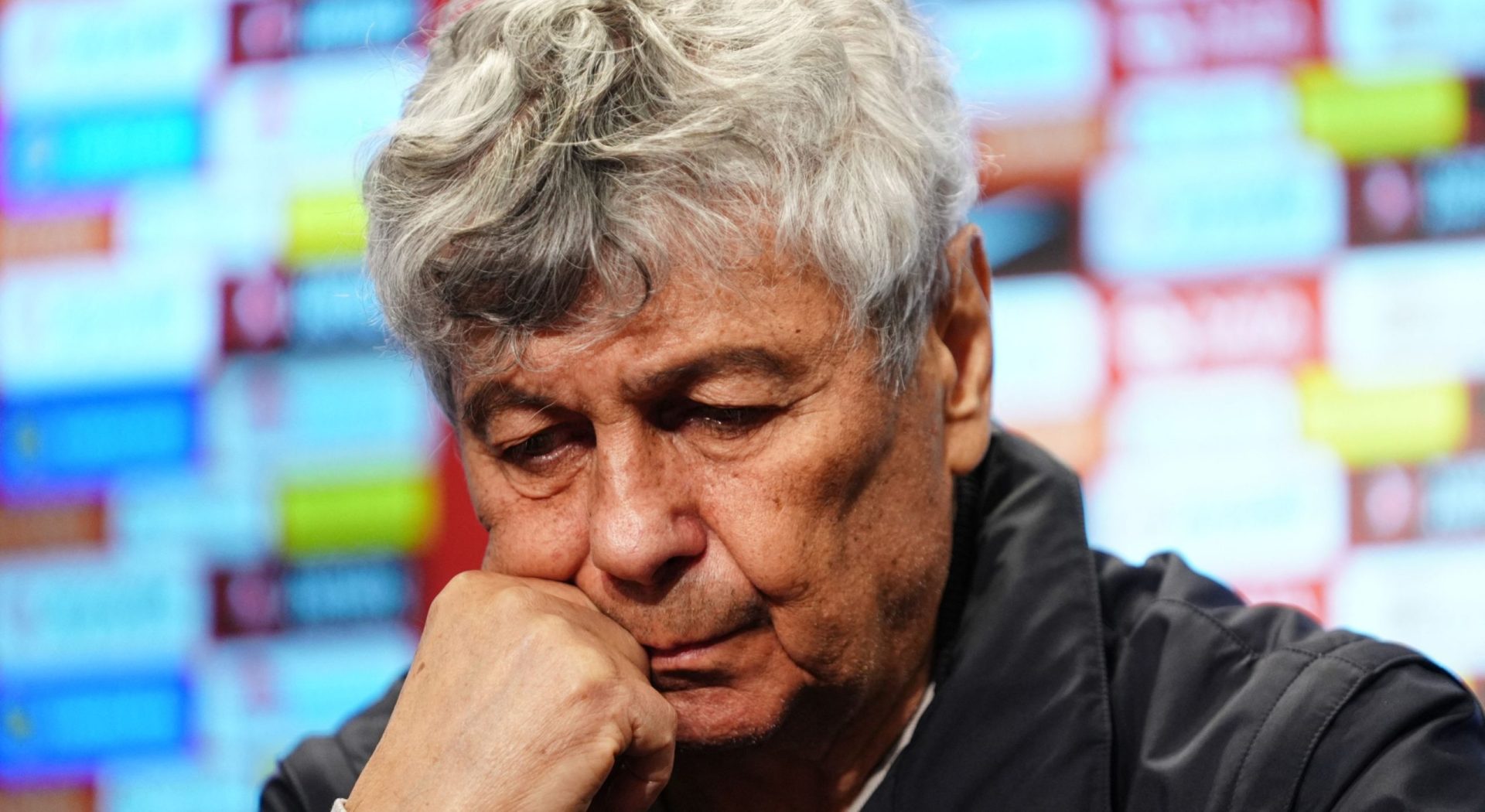Vila din centrul Bucureștiului a lui Mircea Lucescu, ocupată de oamenii străzii. Antrenorul îi plătise pentru a elibera casa