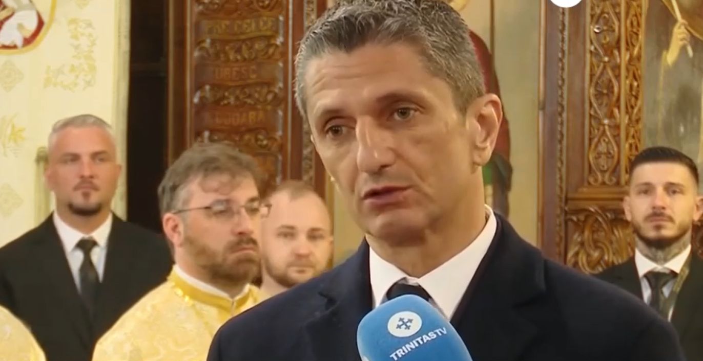 Discursul lui Răzvan Lucescu la înmormântarea lui Mircea Lucescu: „A fost tatăl meu și va rămâne tatăl meu. A iubit România din toți rărunchii lui” (VIDEO)