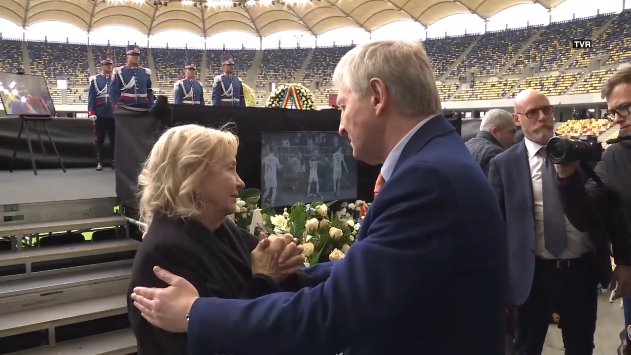 Rinat Ahmetov, omagiu pentru Mircea Lucescu pe Arena Națională. Cel mai bogat om din Ucraina, la catafalcul celui mai mare antrenor român (VIDEO)