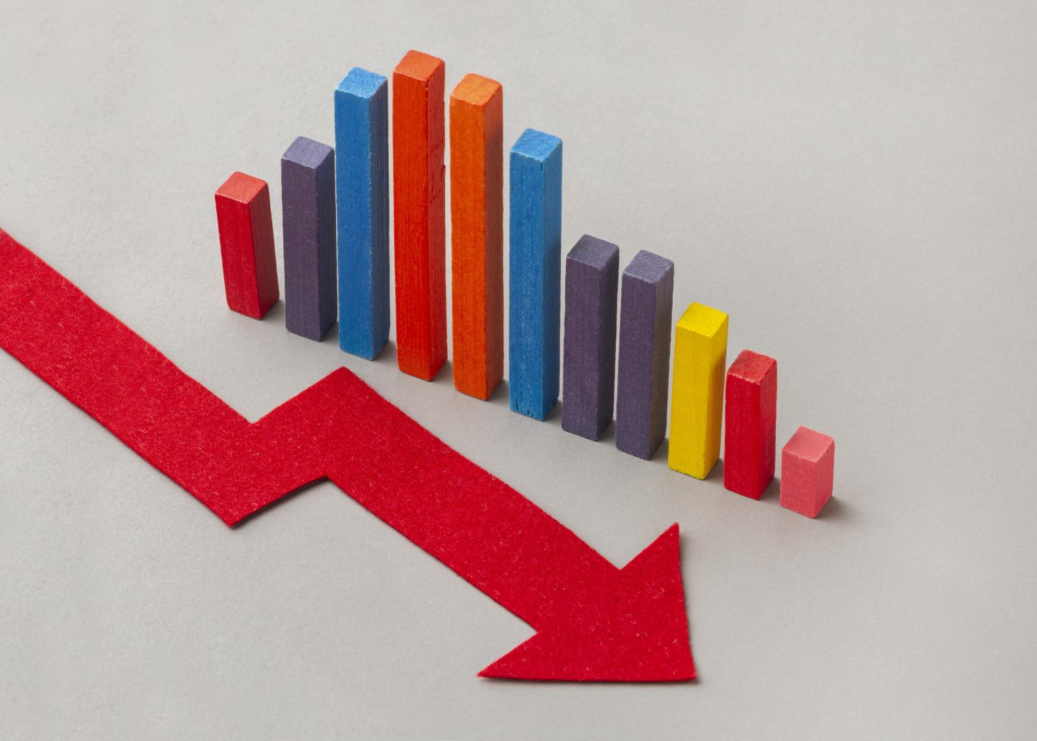 Economia României, în scădere cu 1,7% în primul trimestru din 2026, față de perioada similară din 2025. Datele INS